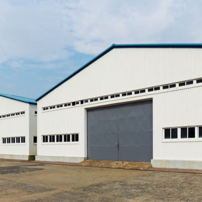 بناء الهندسة الفولاذية المخصصة مع عمود فولاذ H المطاوم والسطح المسالك أو الطلاء