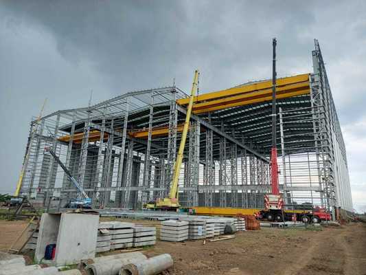 مستودع هيكل فولاذي بوصلات مسامير مع ألوان قابلة للتخصيص ونوافذ من سبائك الألومنيوم/PVC