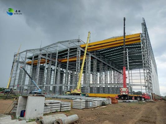 مستودع هيكل فولاذي بحجم مخصص مع سقف مائل ومعالجة سطحية مطلية للتخزين الصناعي