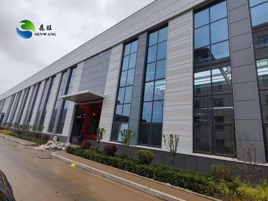 مستودع بهيكل فولاذي متين مع عمر افتراضي 50 عامًا، معيار لحام AWS D1.1 وأنبوب تصريف PVC